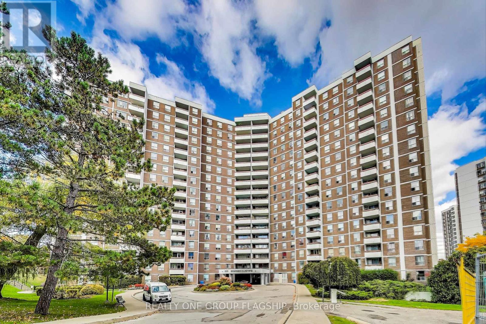 1009 10 Edgecliff Golfway, Toronto, ON M3C 3A3