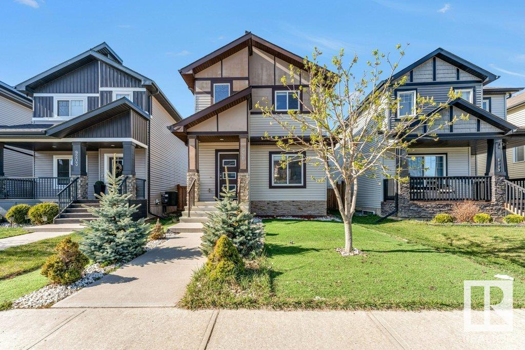 9201 Cooper Cr SW, Edmonton, AB T6W 3L1