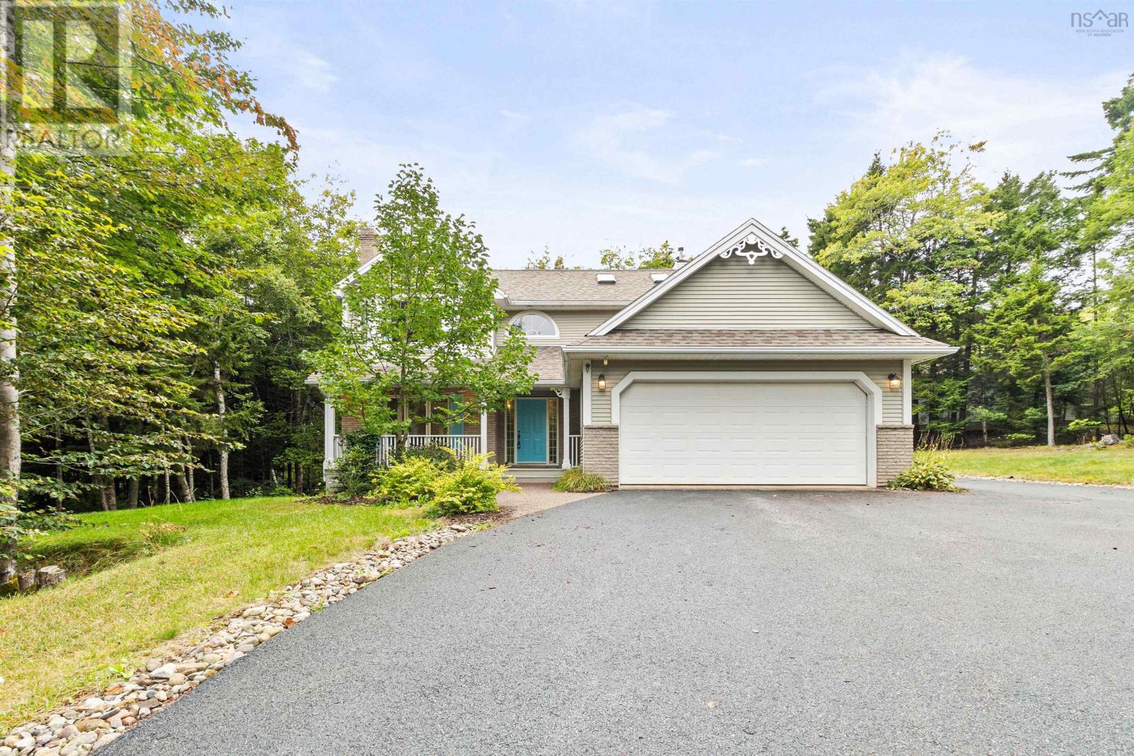 2 Ainsley Ct, Fall River, NS B2T 1E7