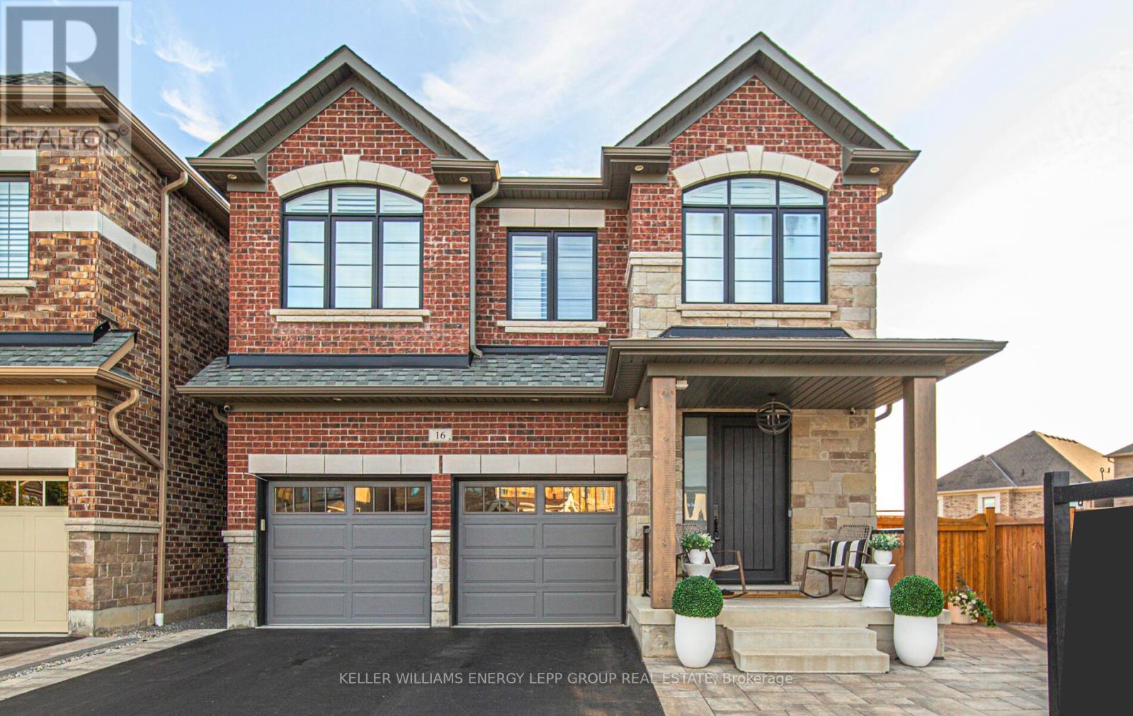 16 Dumaine St, Whitby, ON L1P 0G8