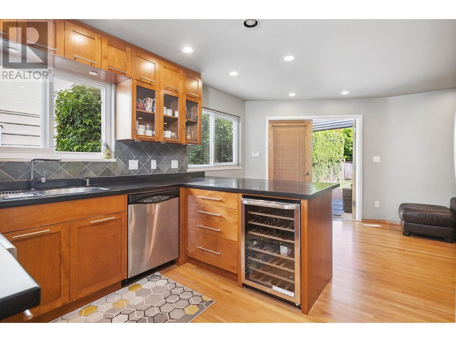 3025 W 44th Ave, Vancouver, BC V6N 3K5