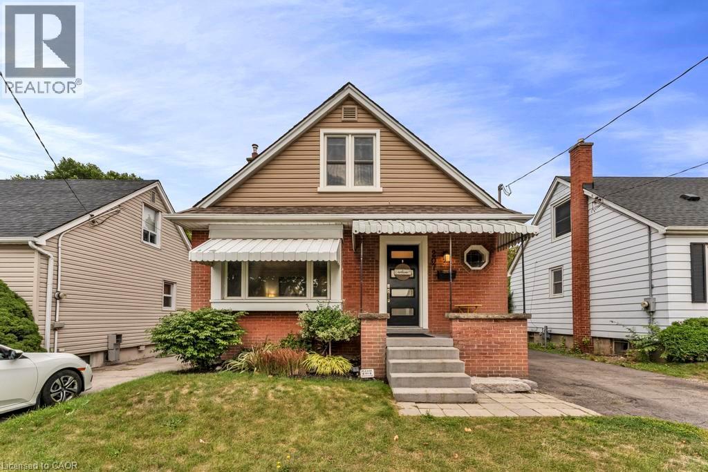 207 Auburn Ave, Hamilton, ON L8K 3B4
