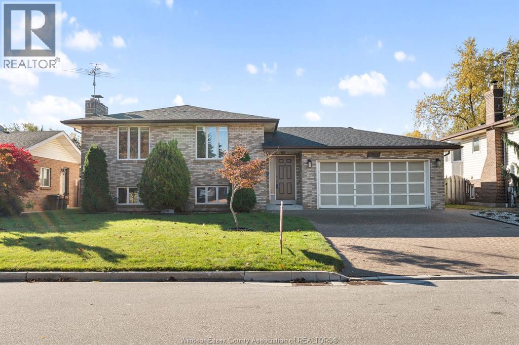 1953 Edgemore Ave, Lasalle, ON N9H 2J6