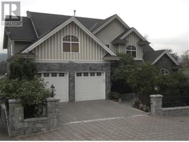 2916 St George St, Port Moody, BC V3H 2H5
