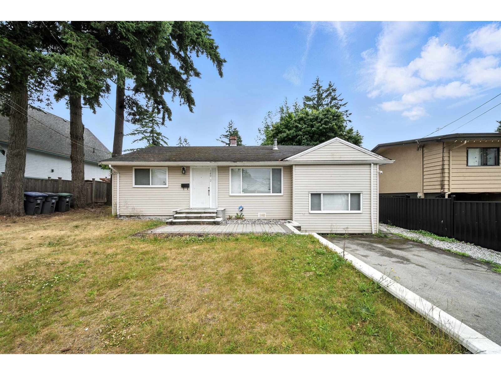 14032 Grosvenor Rd, Surrey, BC V3R 5G5