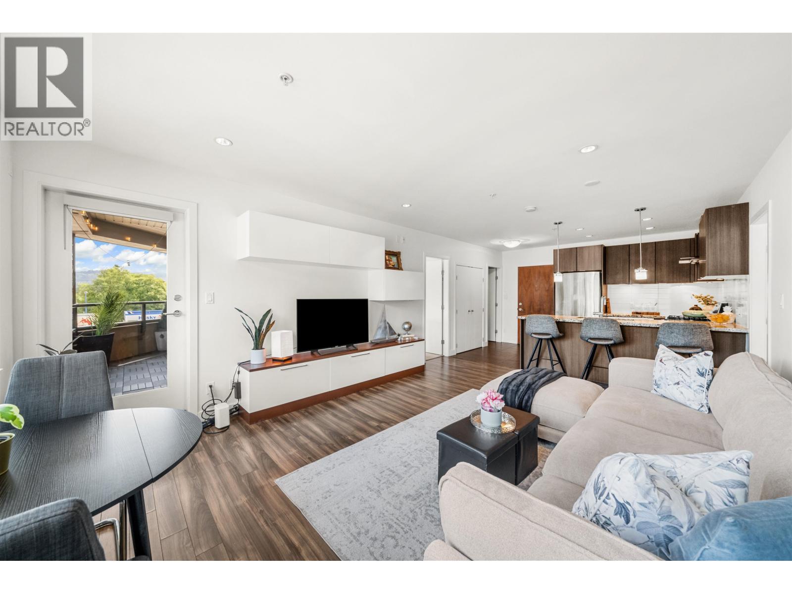 5688 Hastings Street Unit 201, Burnaby, BC V5B 1R4