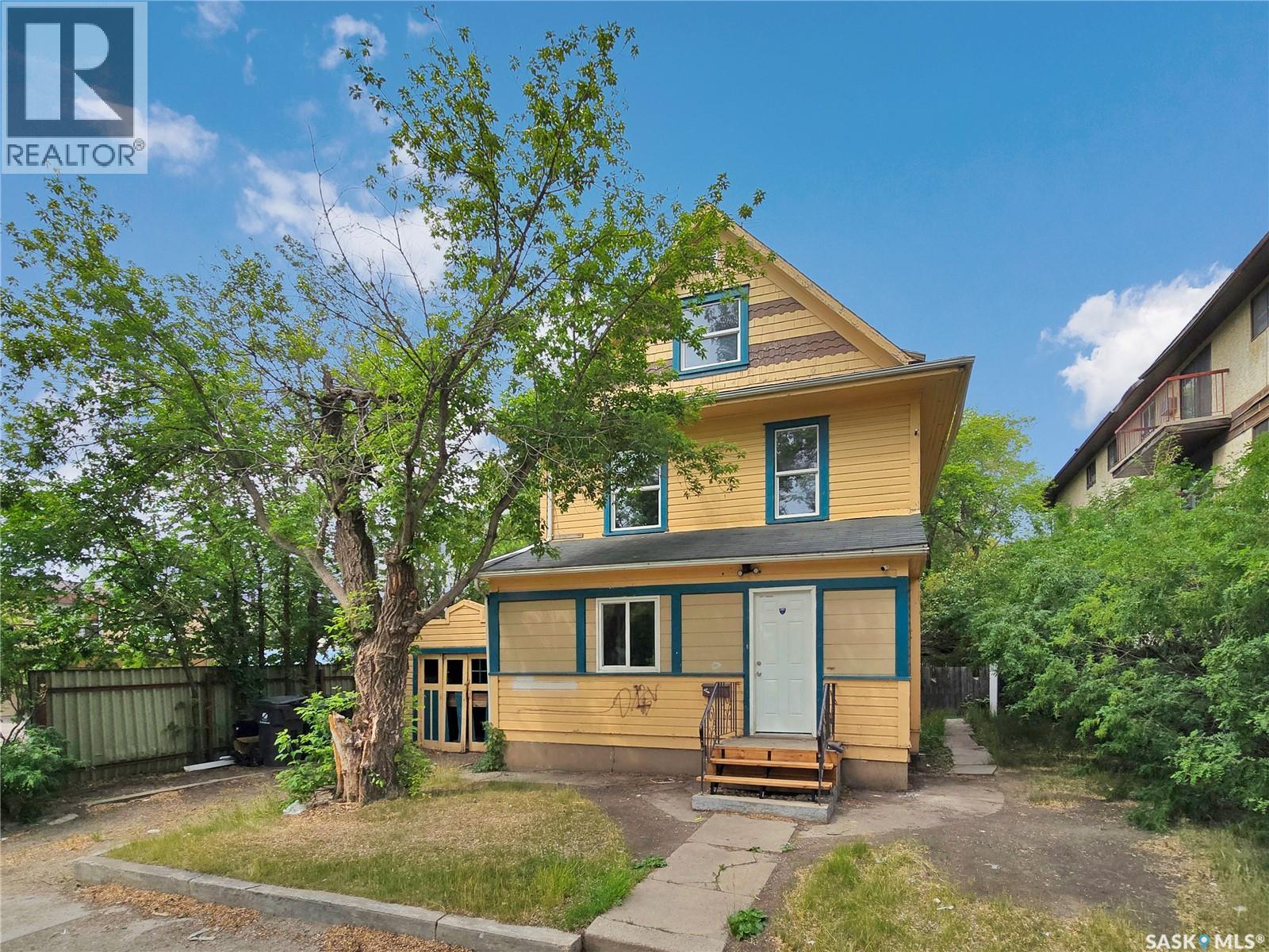 221 N Avenue S, Saskatoon, SK S7M 2N1