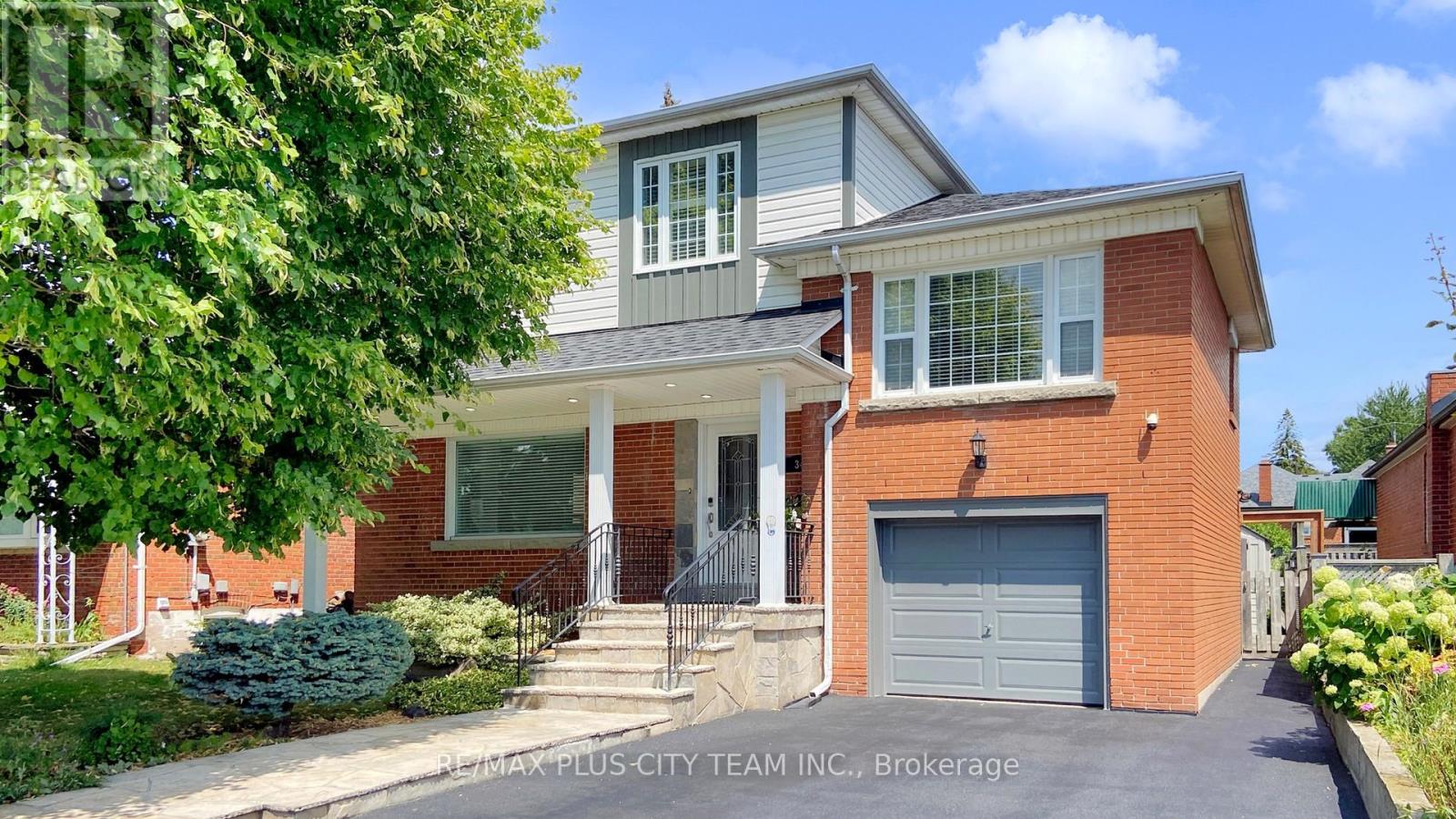34 Edge Park Ave, Toronto, ON M1L 2E6