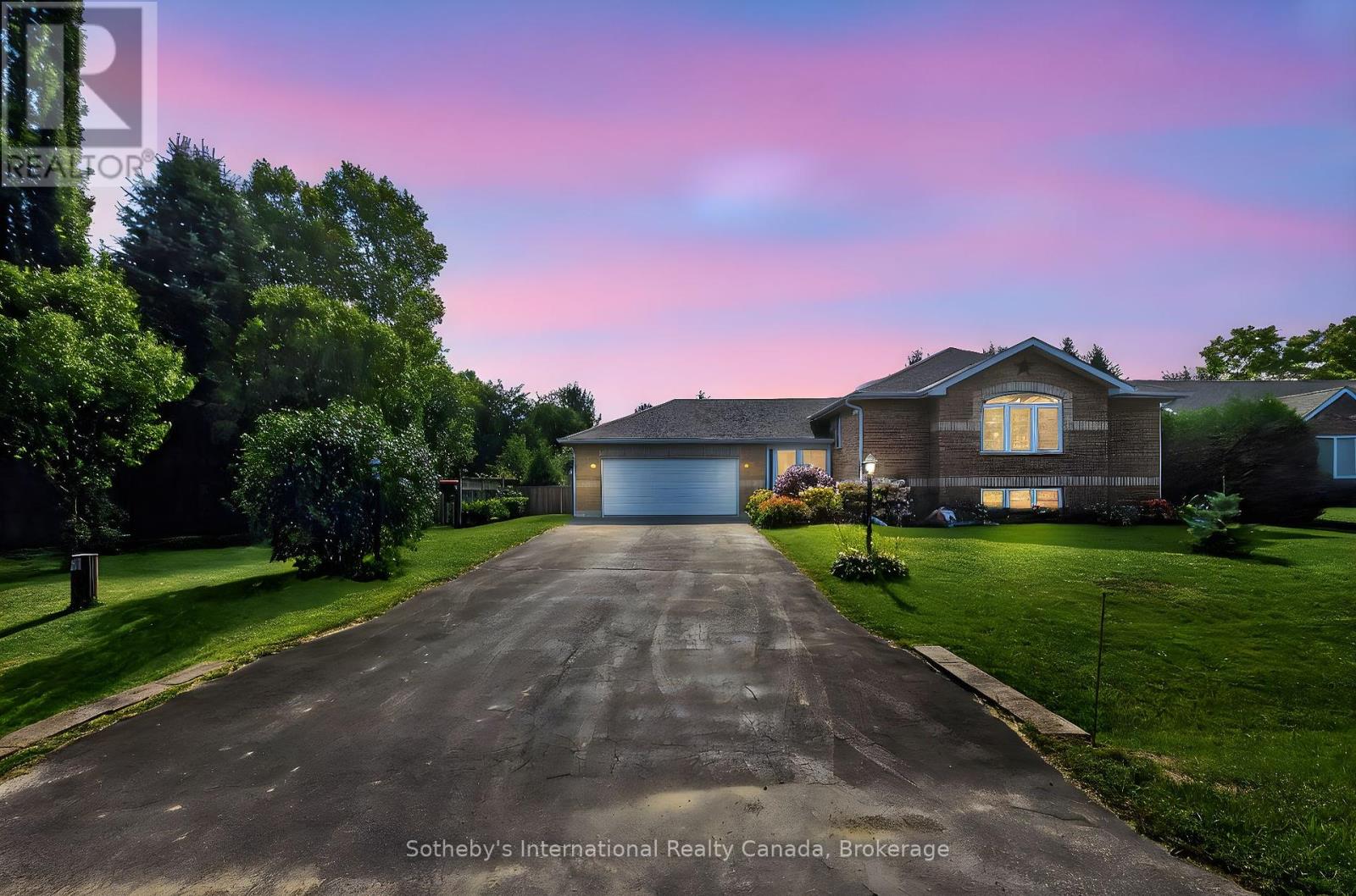 35 Elgin St S, The Blue Mountains, ON N0H 2P0
