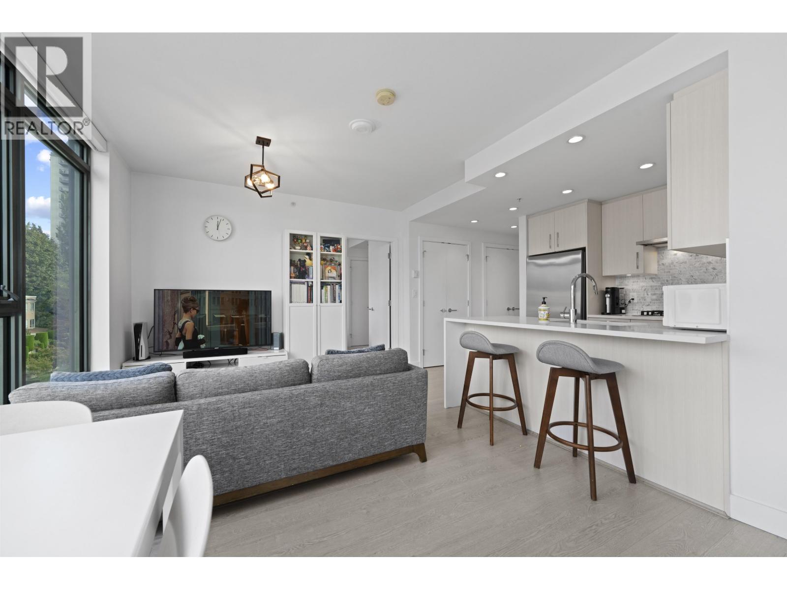 518 Whiting Way Unit 404, Coquitlam, BC V3J 0H7