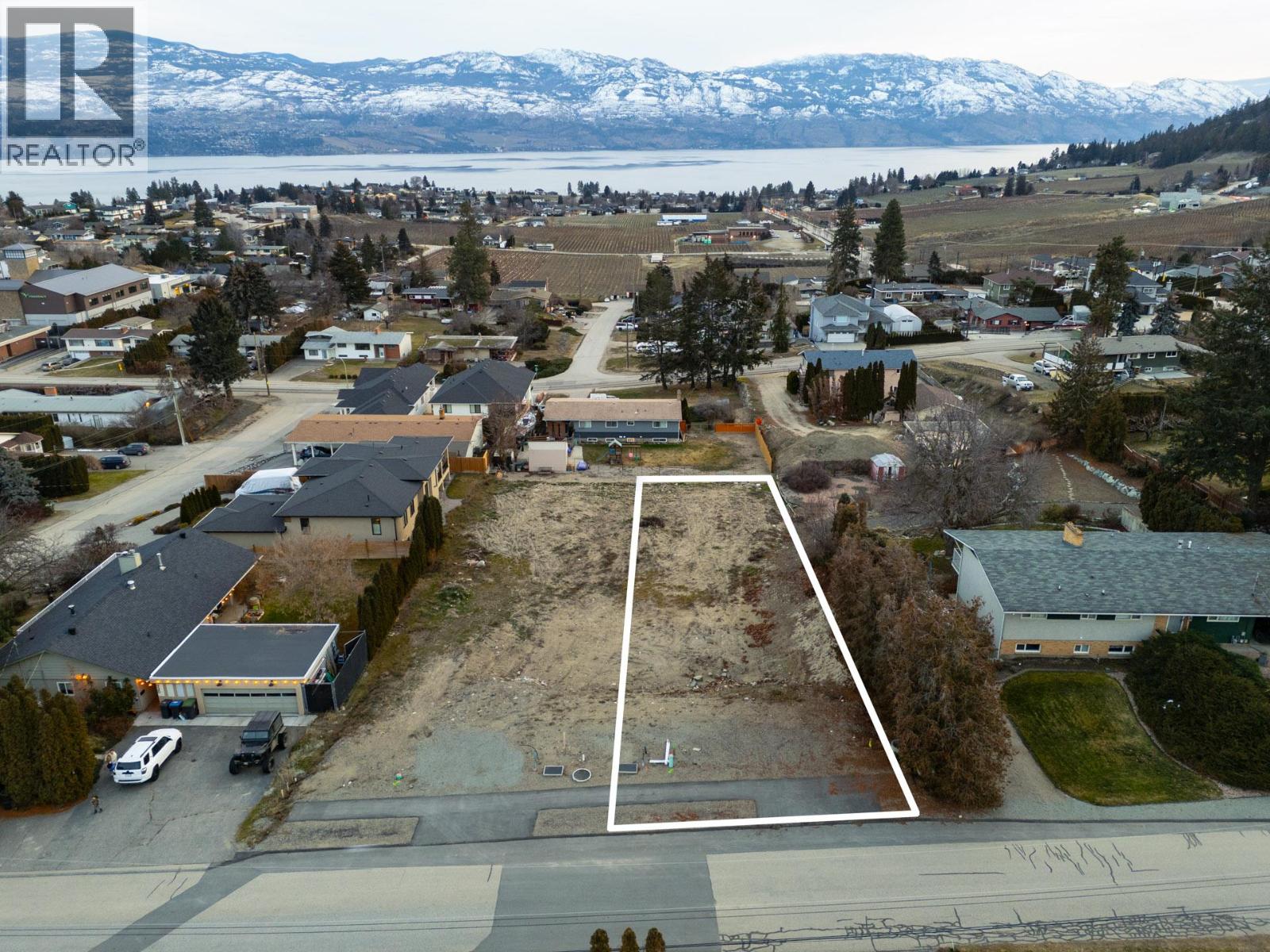 950 Skyline Rd, West Kelowna, BC V1Z 1J7