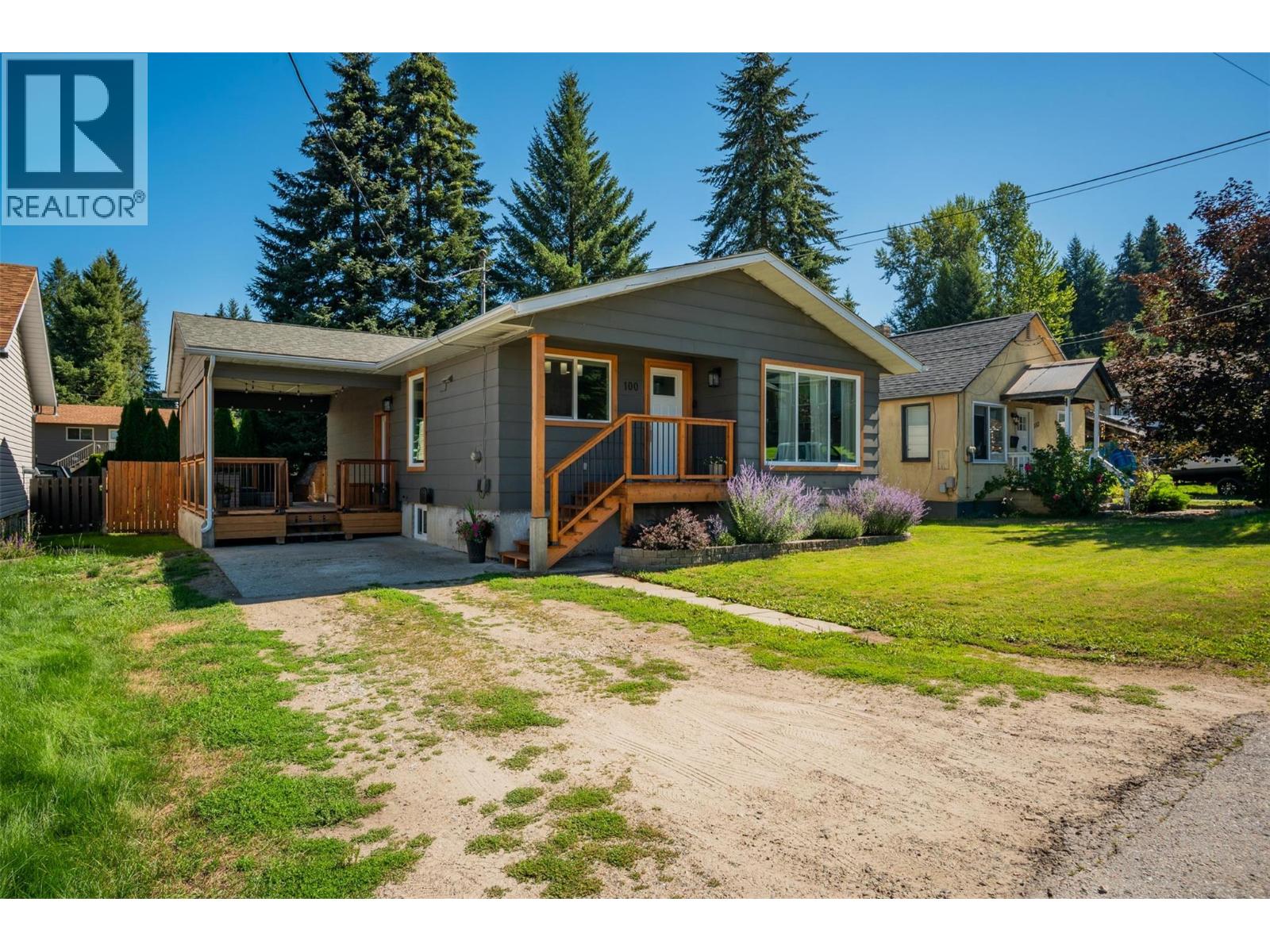100 Birch Ave, Fruitvale, BC V0G 1L0