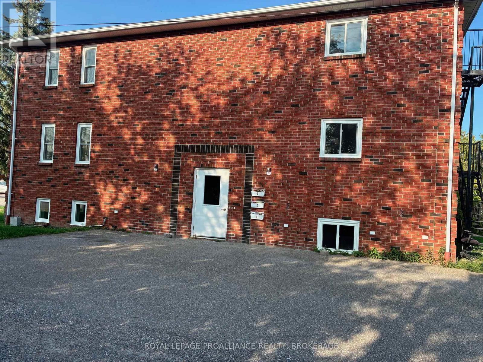 565 Emma St, Gananoque, ON K7G 2Y6