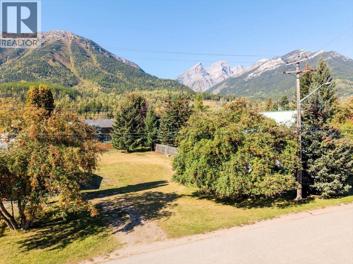 1141 8 Avenue, Fernie, BC V0B 1M0