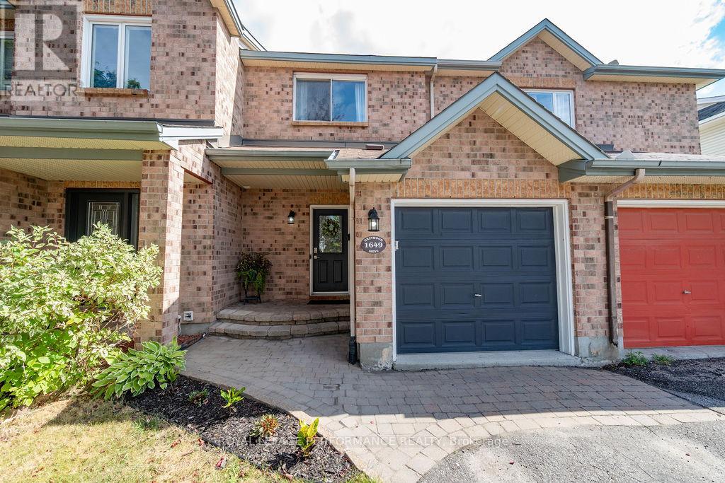 1649 Greywood Dr, Ottawa, ON K1C 7L9