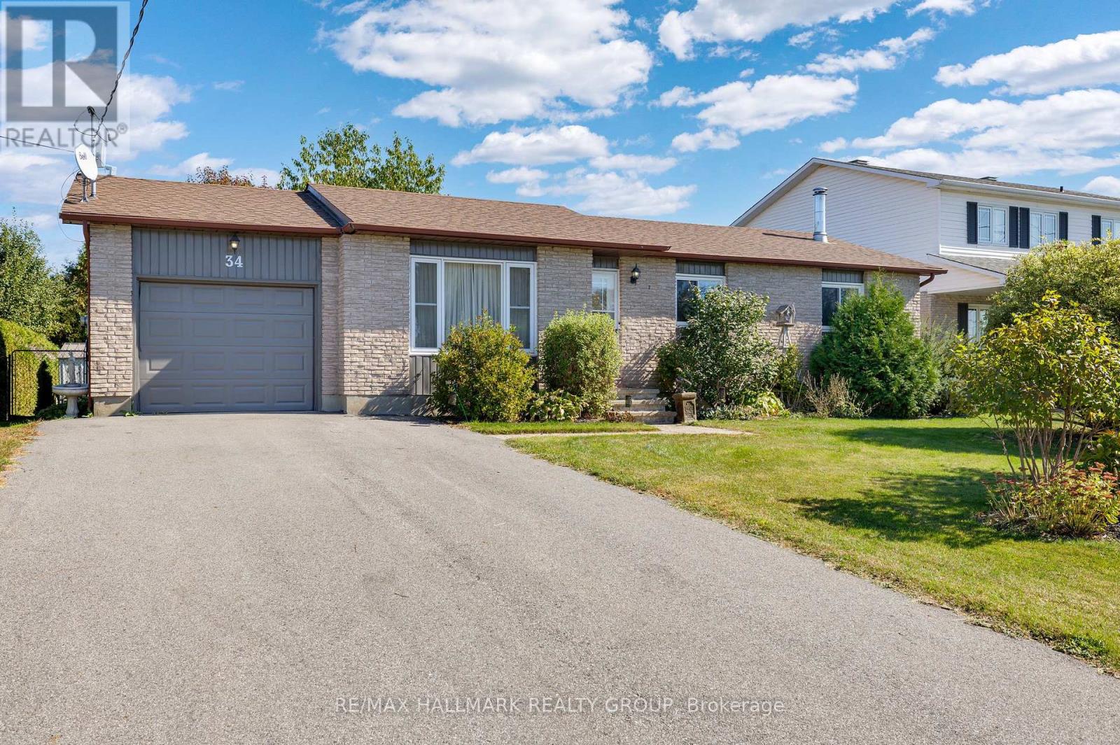 34 Menard St, Russell, ON K0A 1W0