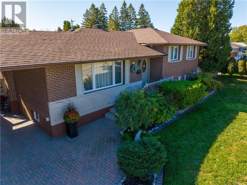 522 Westmount Ave, Greater Sudbury, ON P3A 1B2