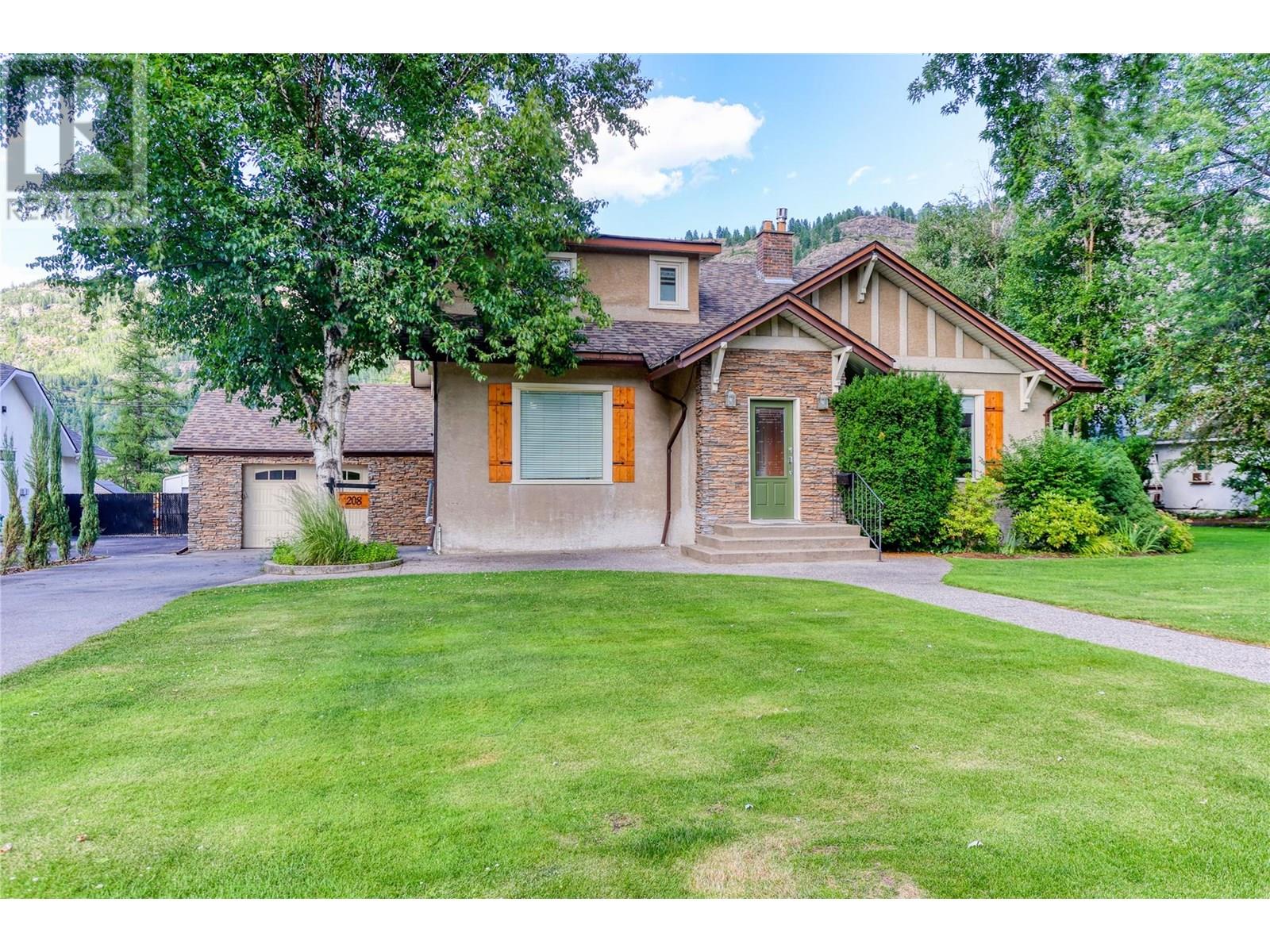 208 Ritchie Ave, Trail, BC V1R 1H2