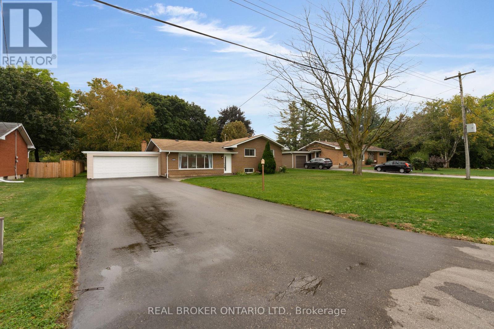 17 Locke Ave, Clearview, ON L0M 1S0