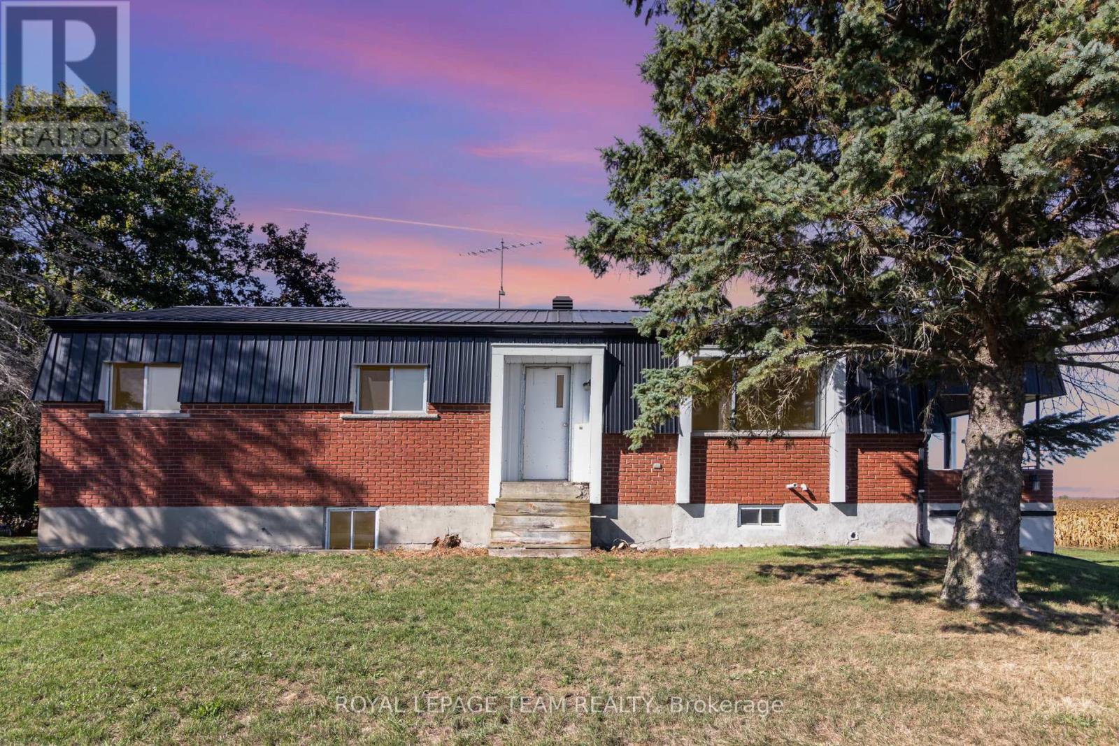 12121 Liscumb Rd, North Dundas, ON K0C 2K0