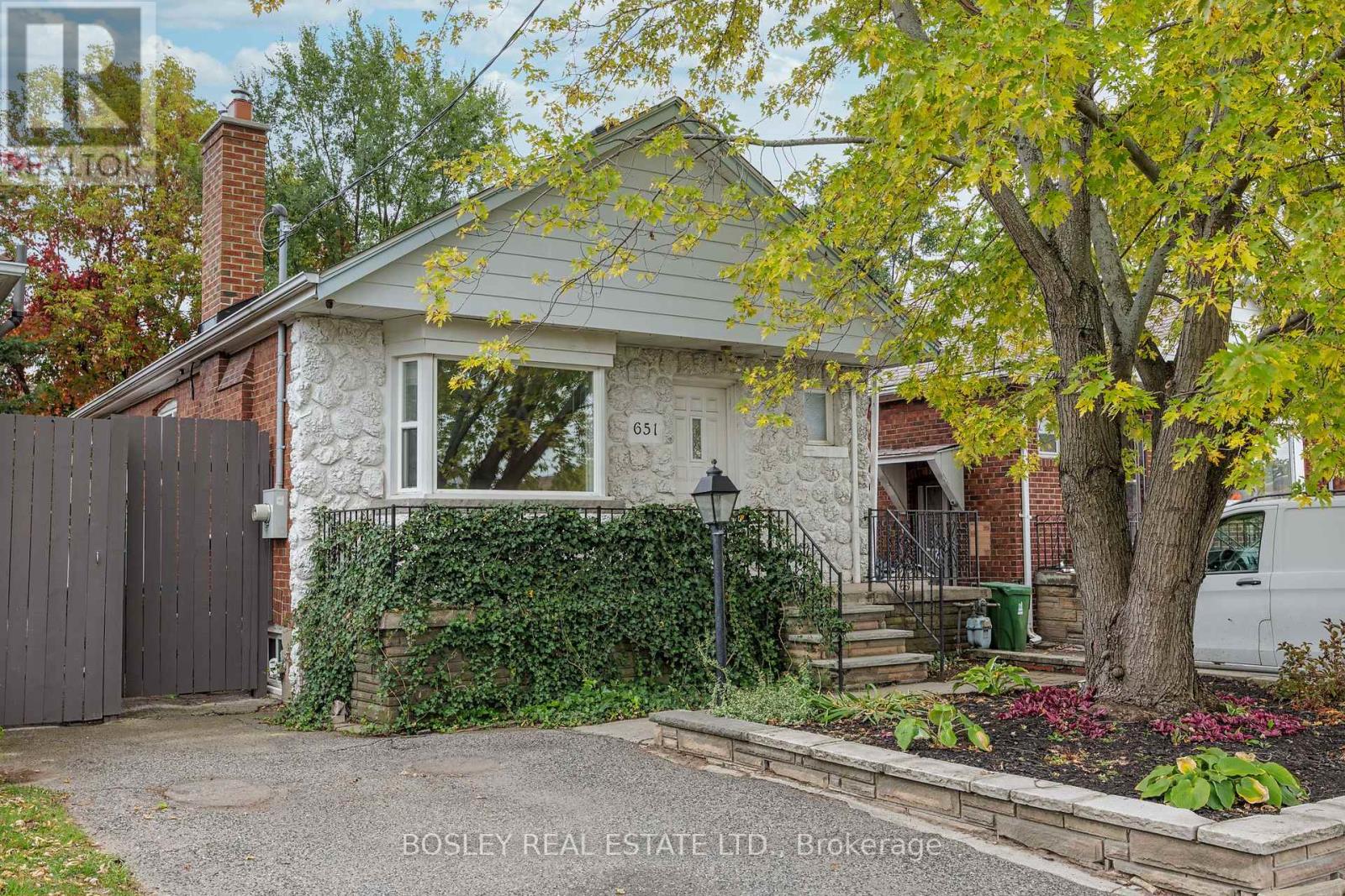 651 Cosburn Ave, Toronto, ON M4C 2V1