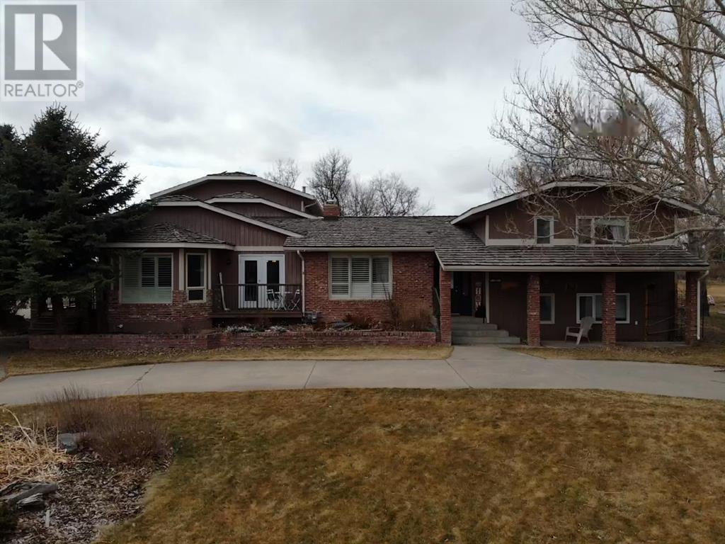 182 S 3 St E, Magrath, AB T0K 1J0