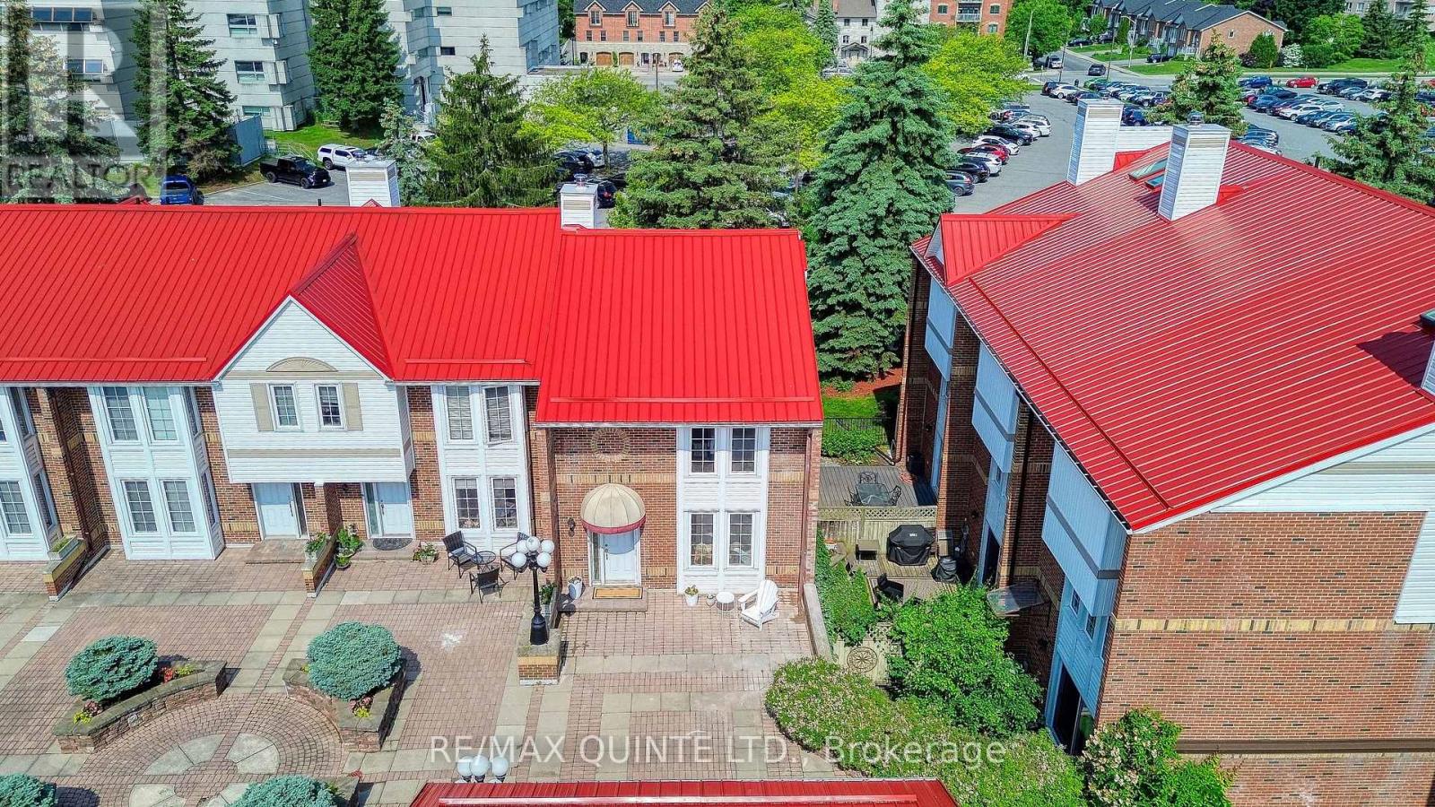 70 1 Place Darmes, Kingston, ON K7K 6S4