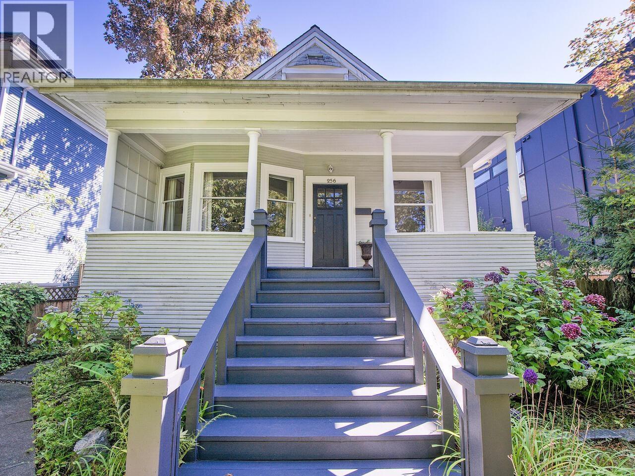 256 E 16th Ave, Vancouver, BC V5T 2T4