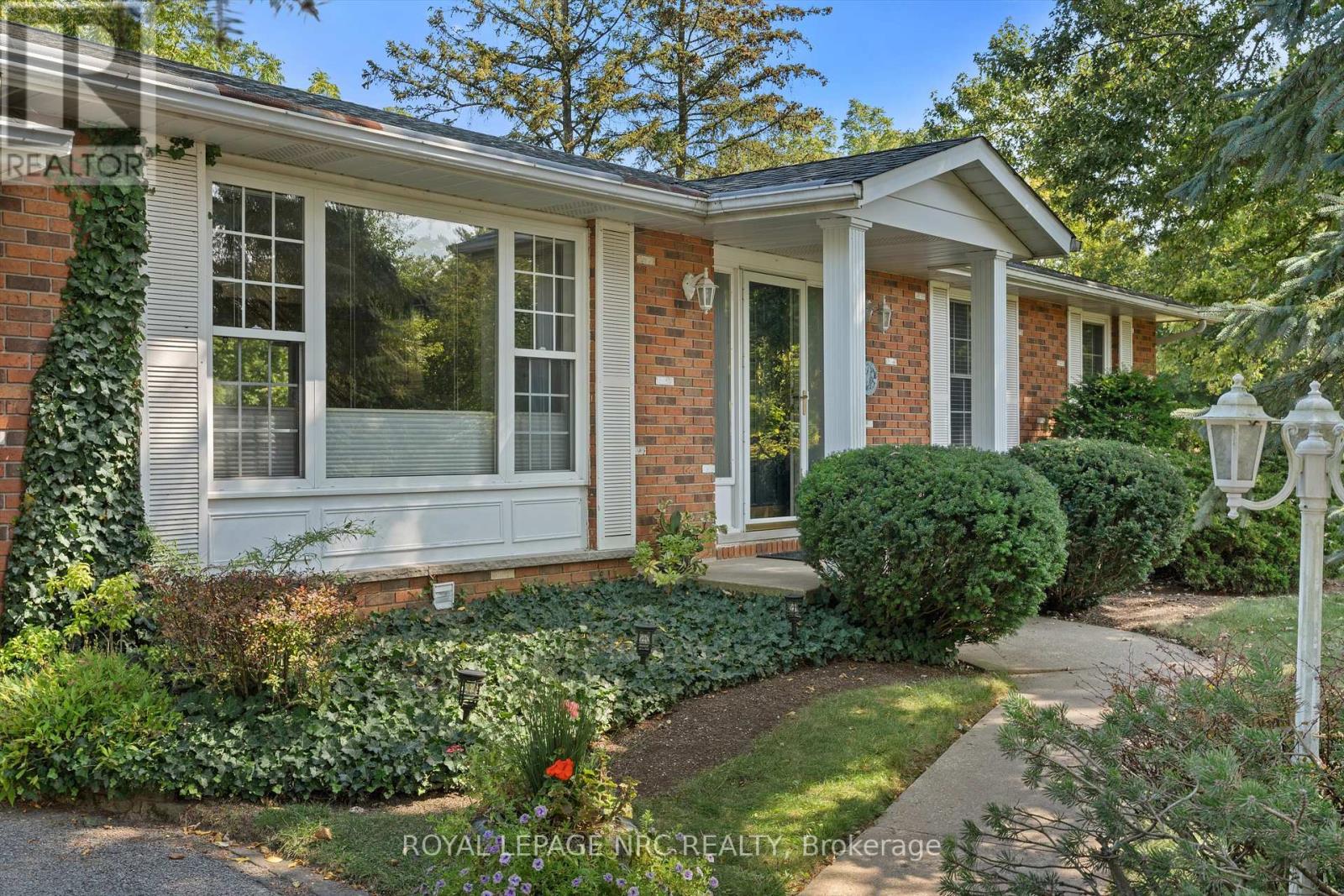 3433 Robbins Ave, Lincoln, ON L2R 6P7