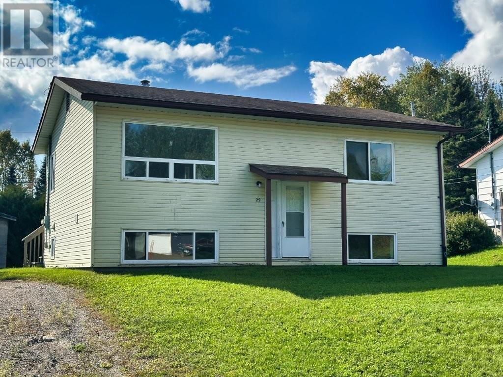 29 Parkway Pl, Terrace Bay, ON P0T 2W0