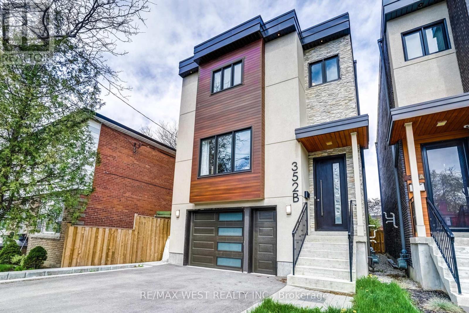 352 Lawrence Ave W #b, Toronto, ON M5M 1B7