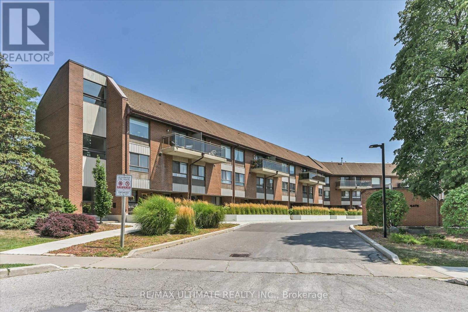 517 1000 Cedarglen, Mississauga, ON L5C 3Z5