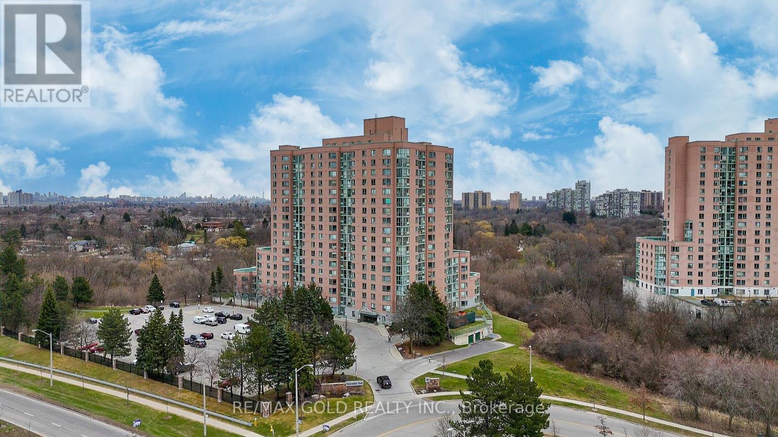 413 61 Markbrook Ln, Toronto, ON M9V 5E7