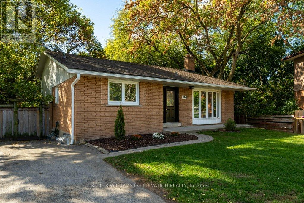 664 Chestnut Pl, Burlington, ON L7N 3E8