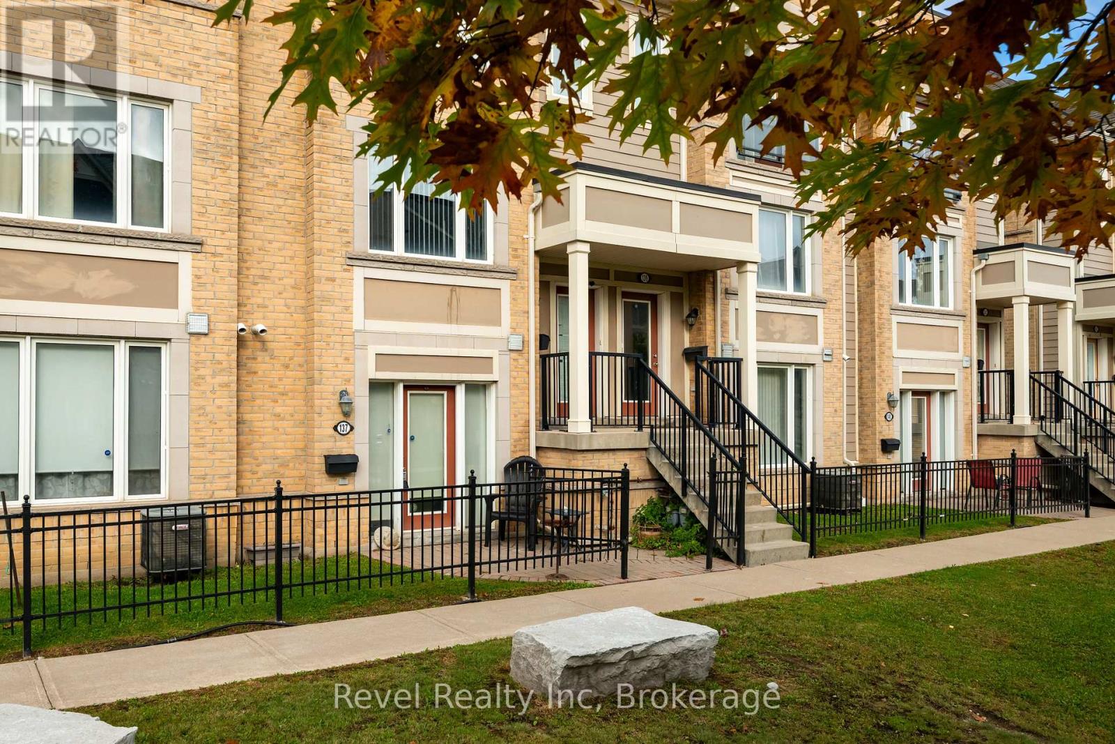 137 60 Fairwood Cir, Brampton, ON L6R 0Y6