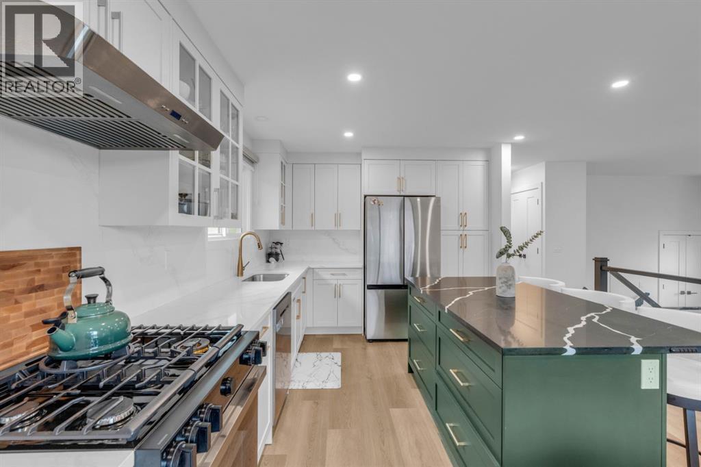 171 Bermuda Way NW, Calgary, AB T3K 1H2