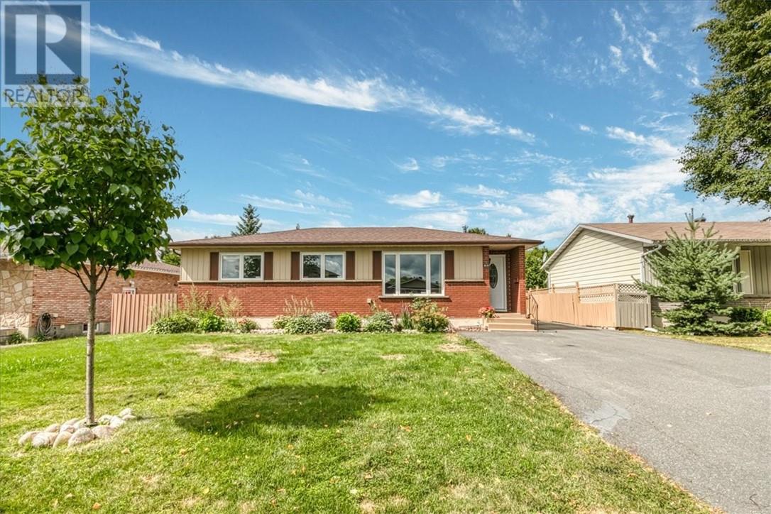 513 Greenbriar Dr, Sudbury, ON P3B 3N7