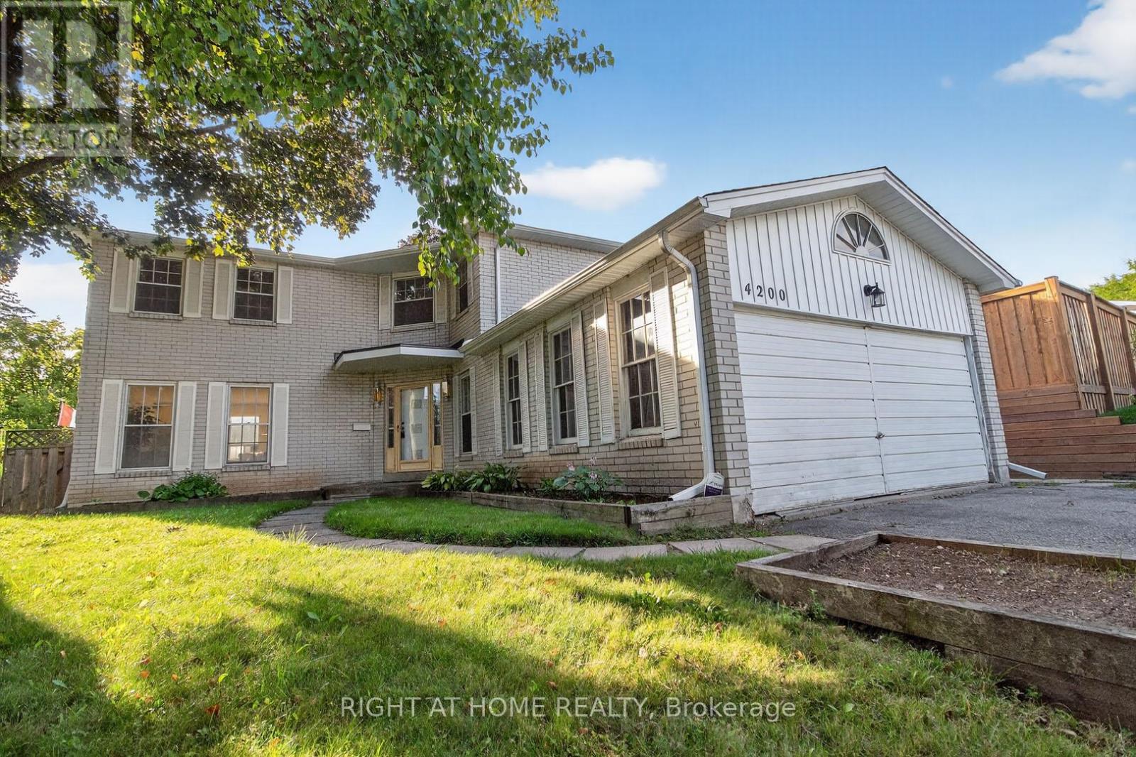 4200 Garrowhill Trl, Mississauga, ON L4W 2H4