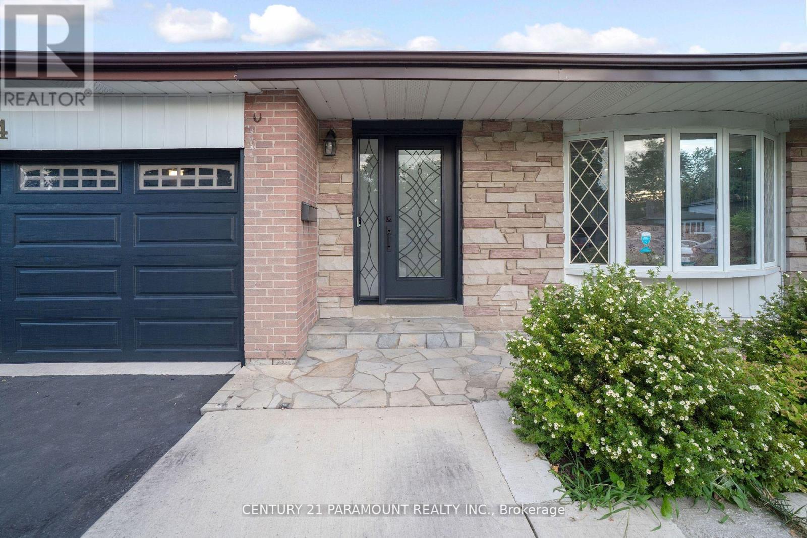 4 Beechwood Cres, Brampton, ON L6T 1Y1