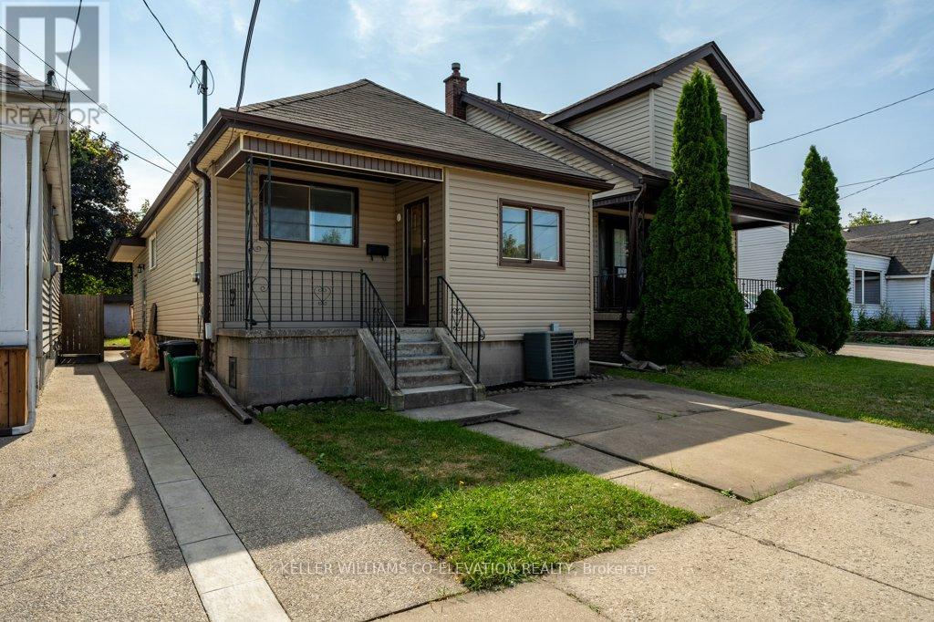 134 Mcanulty Blvd, Hamilton, ON L8H 3H4