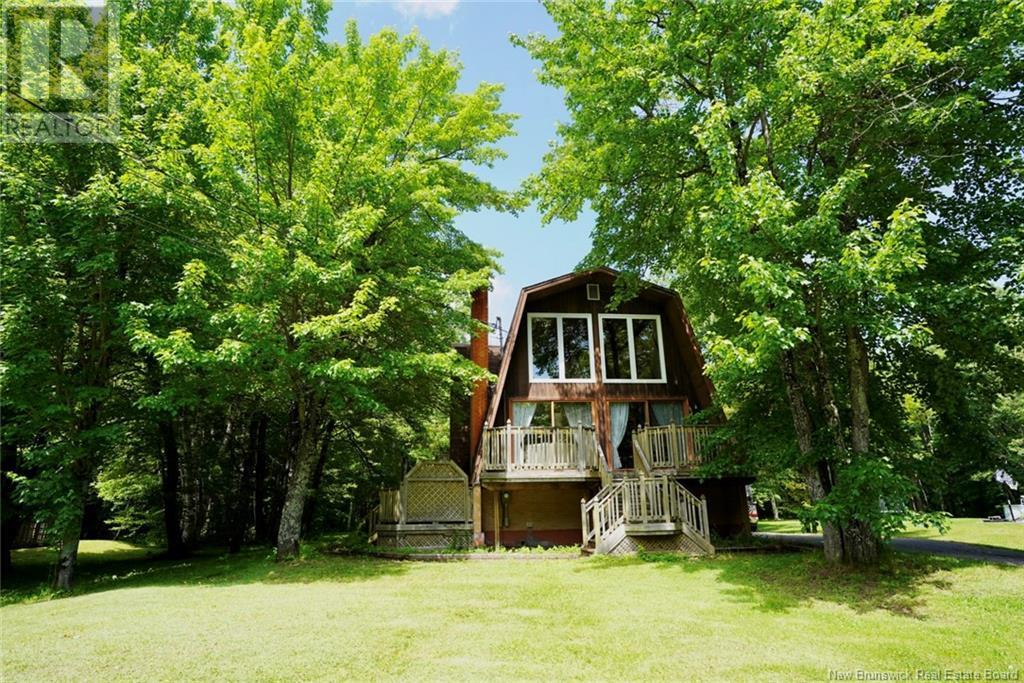 305 Youghall Dr, Bathurst, NB E2A 4X7