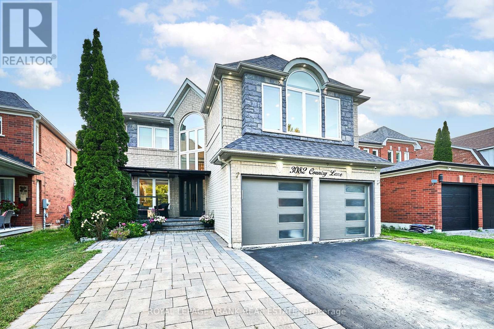 3082 Country Ln, Whitby, ON L1P 1M3