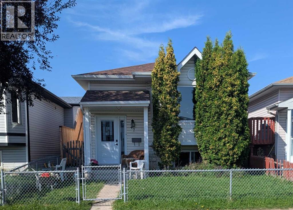 47 Applemead Ct SE, Calgary, AB T2A 7V5