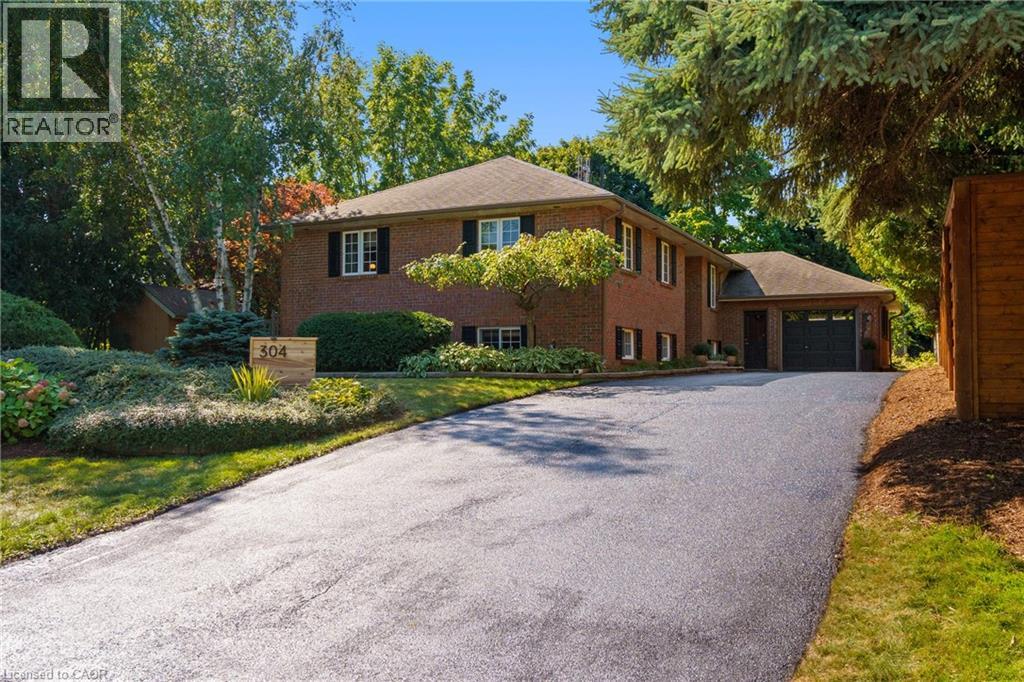 304 Central Ave, Grimsby, ON L3M 5J1