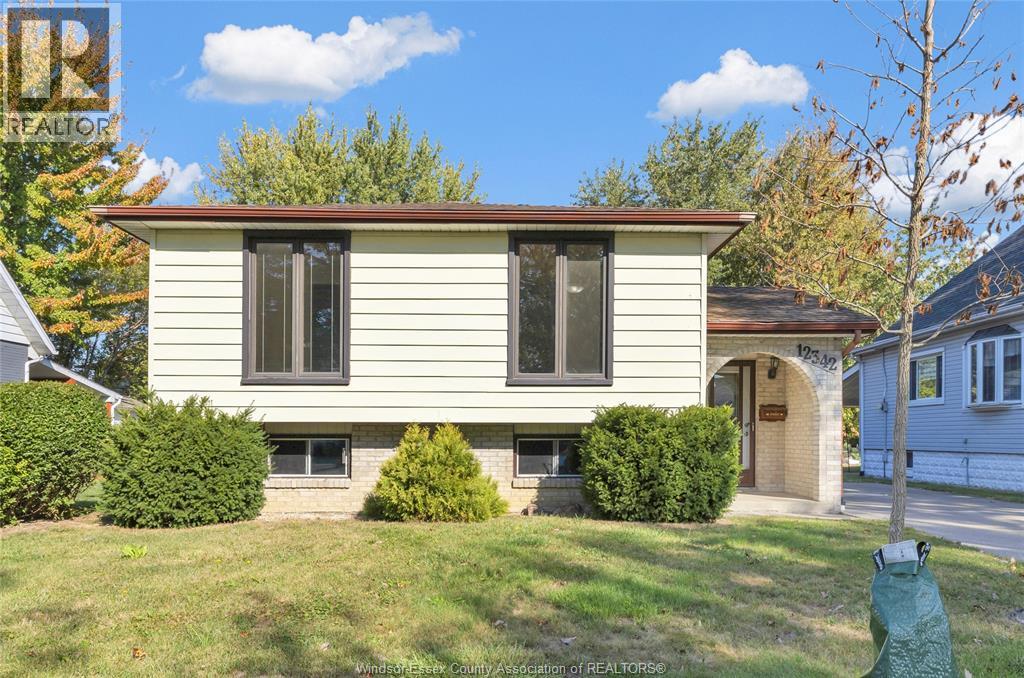 12342 Lachance Ct, Tecumseh, ON N8N 1L6