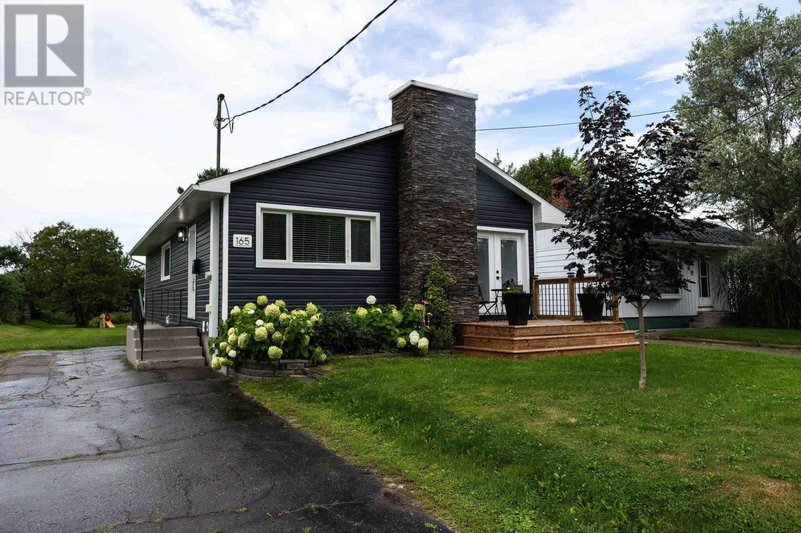 165 Hugill St, Sault Ste. Marie, ON P6A 4E9