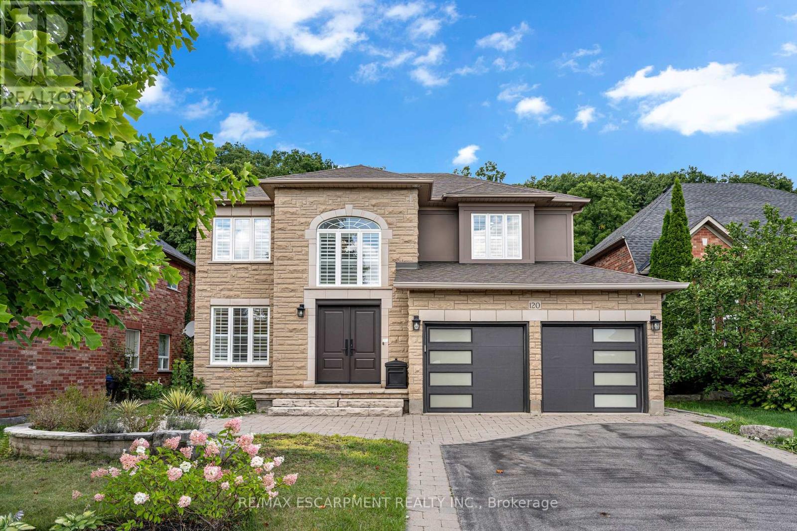 120 Davidson Blvd, Hamilton, ON L9H 7M5