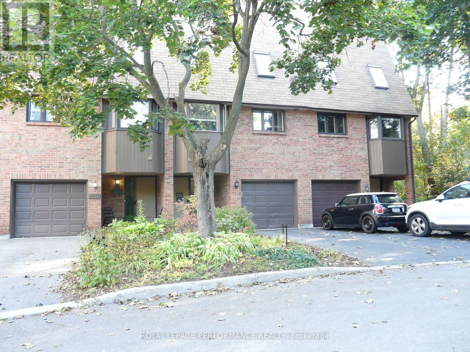 1473 Waltham St, Ottawa, ON K1T 2T5