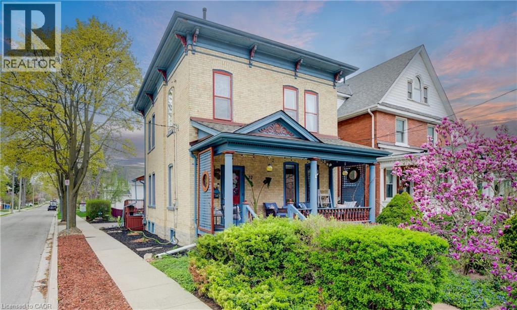 32 Ellen St E, Kitchener, ON N2H 1L4