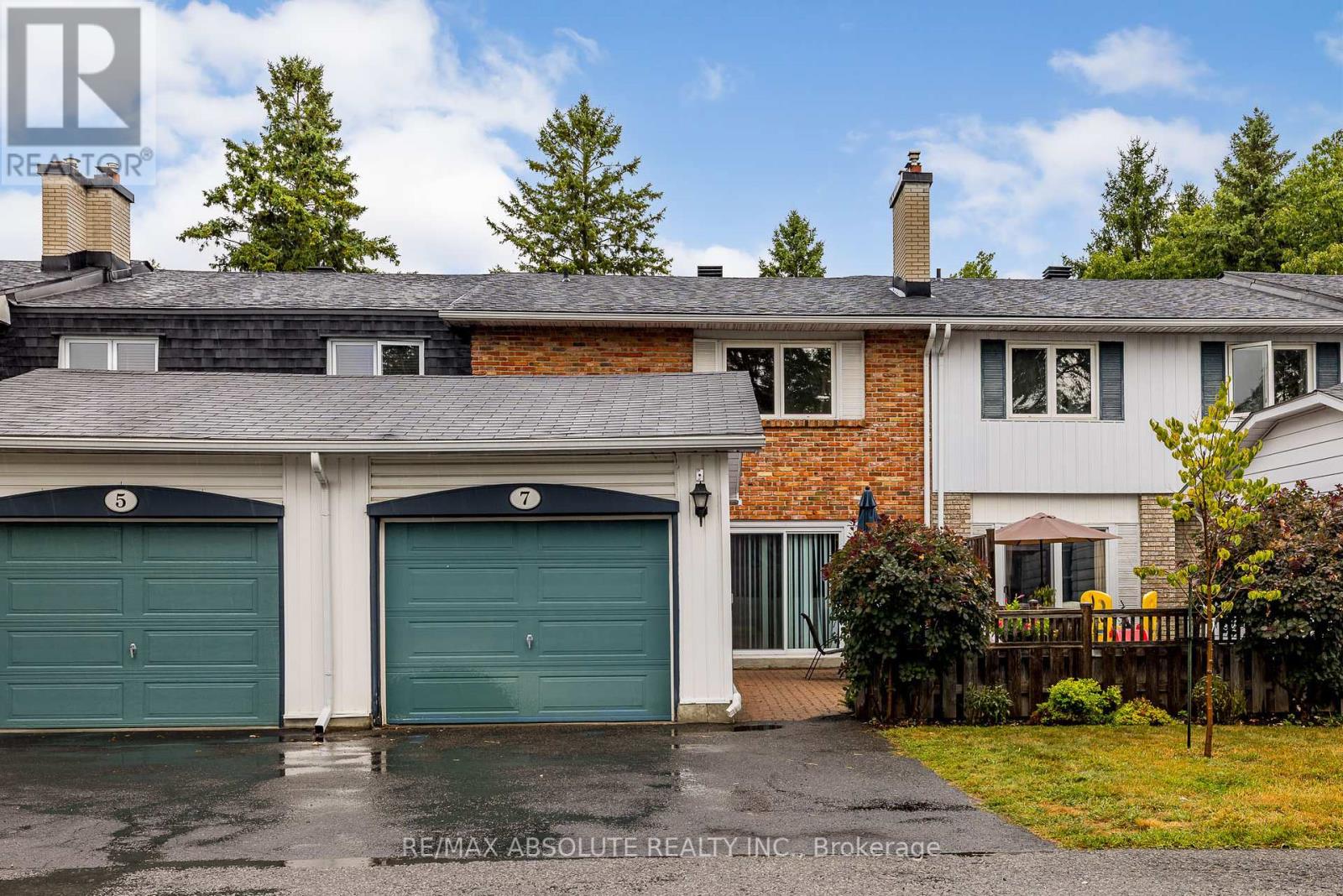 7 Ramsgate Private E, Ottawa, ON K1V 8M4